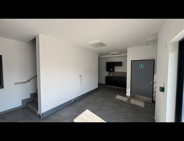 501M² WAREHOUSE TO LET IN LONGLAKE